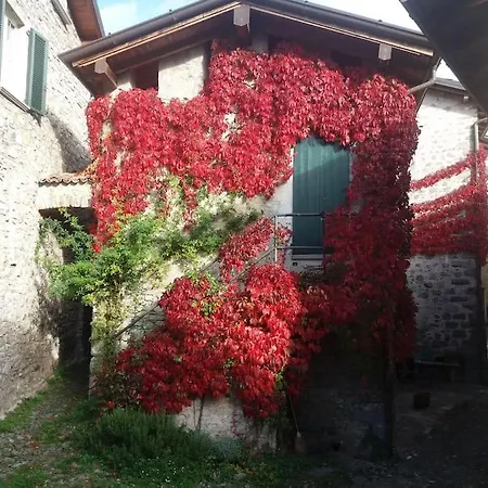 Prázdninový dům Casa Carla, Velzo, Grandola Ed Uniti, Naggio (Lombardy)
