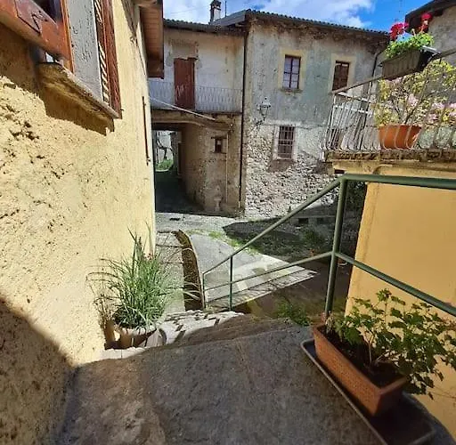 Casa Carla, Velzo, Grandola Ed Uniti, *