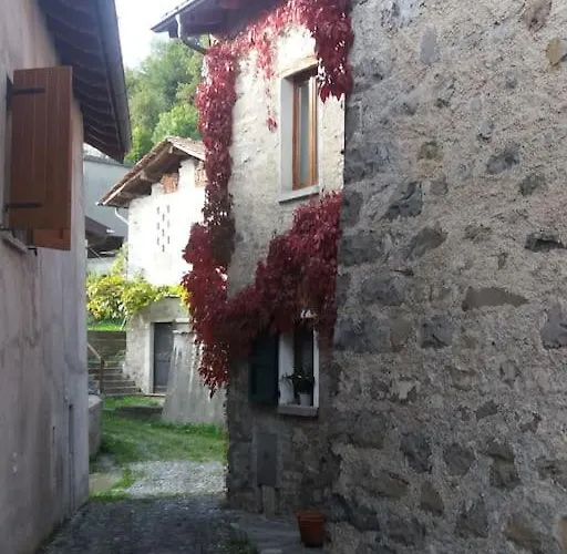 Prázdninový dům Casa Carla, Velzo, Grandola Ed Uniti, Naggio (Lombardy)